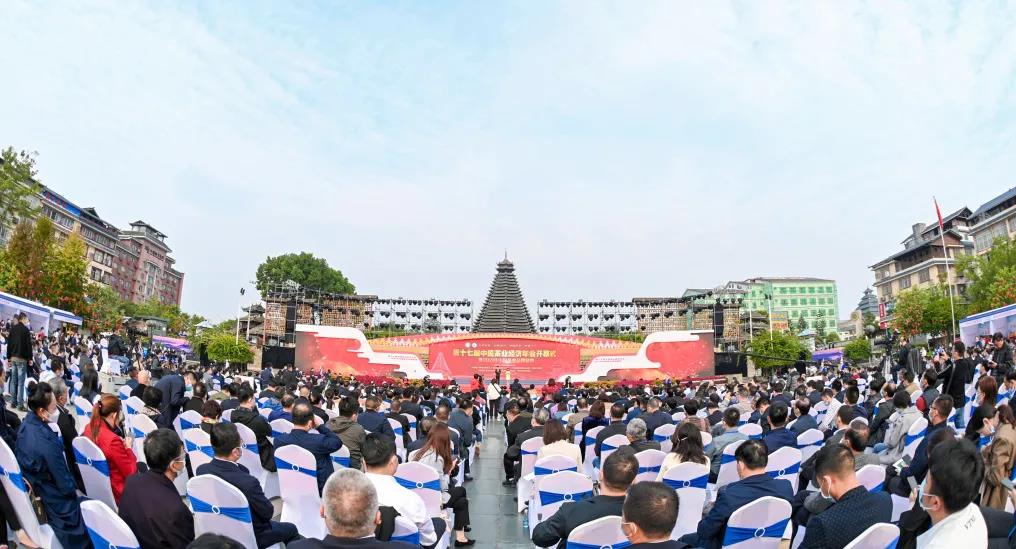 第十七屆中國(guó)茶業(yè)經(jīng)濟(jì)年會(huì)召開(kāi)，湘豐茶業(yè)集團(tuán)再次獲評(píng)“中國(guó)茶業(yè)百?gòu)?qiáng)企業(yè)前十強(qiáng)”等多項(xiàng)榮譽(yù)