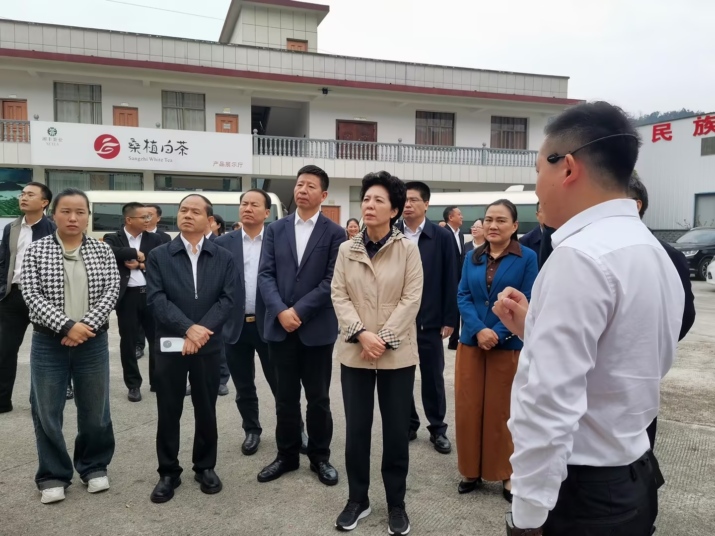 湖南省人大常委會黨組書記烏蘭帶隊考察調(diào)研湘豐桑植白茶公司 湖南省人大常委會黨組書記烏蘭帶隊考察調(diào)研湘豐桑植白茶公司